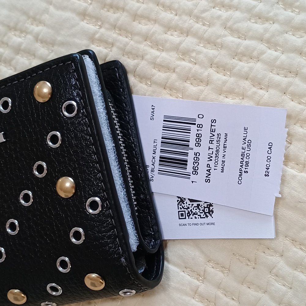 ๐ Coach Black Leather Wallet with Gold and Silver Rivets - Picture 9 of 13